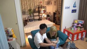 美尻ギャルがナンパ師の部屋で大胆に！「もっとして！」と懇願するSEX隠し撮り