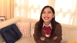 ミニミニボディのJKがイラマ初体験！デカチンに翻弄される口マ●コ