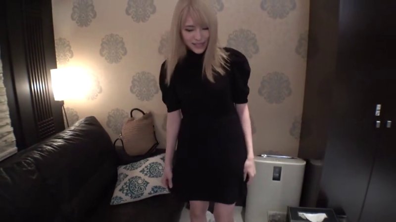 ハメパコ現場の金髪ギャル！美乳パイパンが騎乗位で痴女り、フェラで音を奏でる