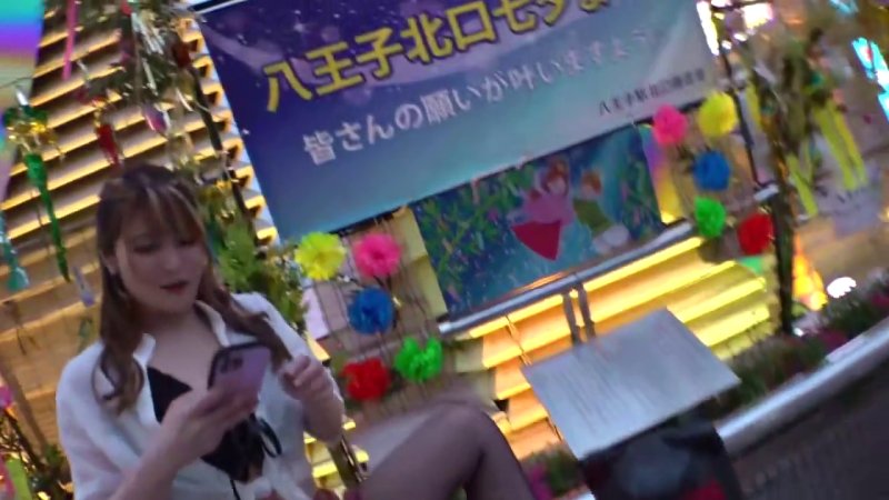 チンポを貪りザーメンを飲み干す変態女子と、アドレナリン全開の絶倫男優が交わる夜